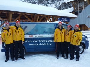Teambild mit Sport-Talent Bus